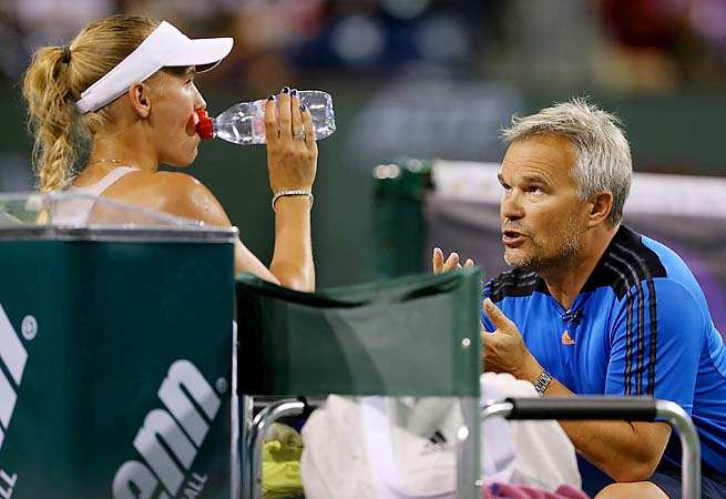 Caroline Wozniacki receives on-court coaching from her father, Piotr, at Indian Wells in March.